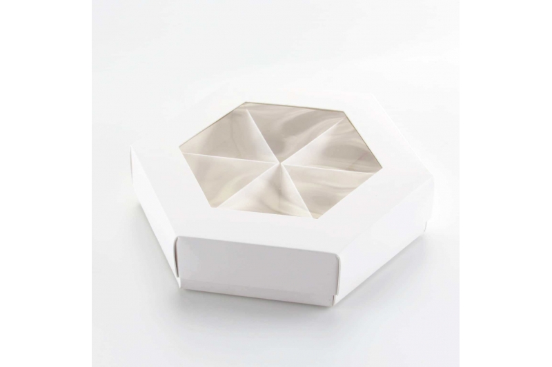 Шестигранная коробка средняя с окном и разделителями (d=15 см) белая/крафт